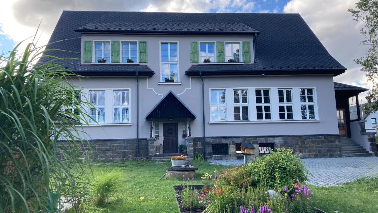 Apartmany Ceska Skola Lipova  Экстерьер фото